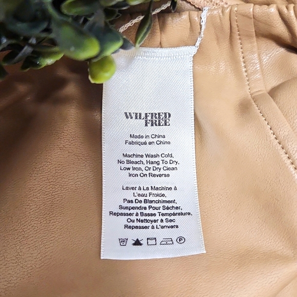 🌿 Wilfred Free *RARE* Vegan Leather Camel Daria Leggings, Size S ~ EUC - Picture 10 of 10